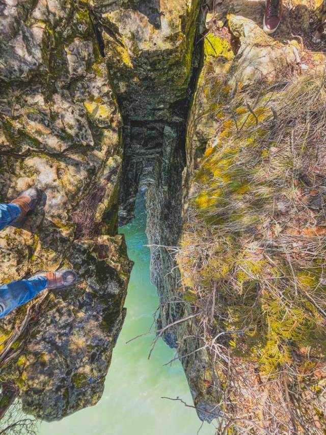 a close up of cave point